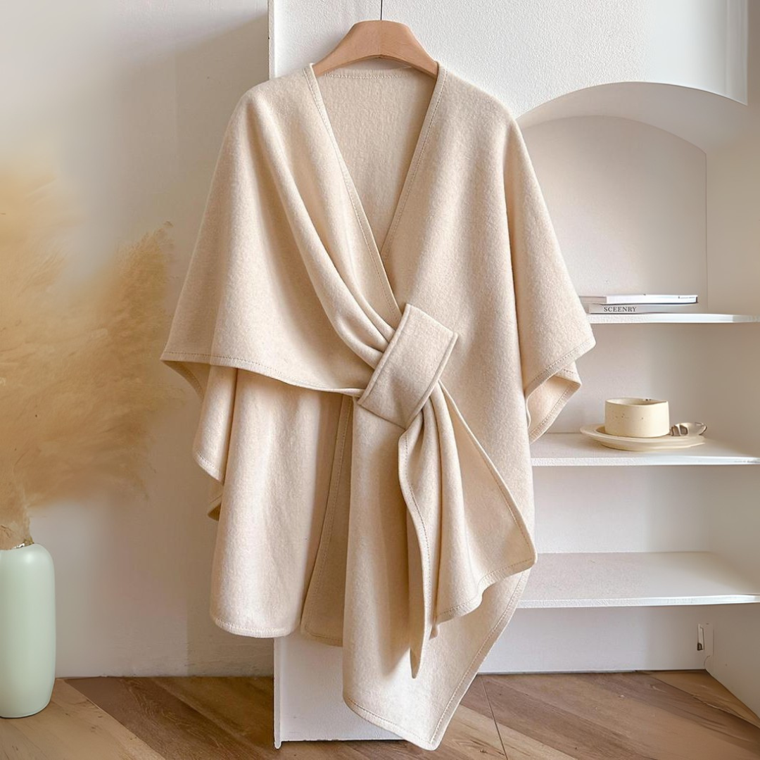 Elegante drapierte Damen Wickelweste in Beige mit Taillengürtel, ideal für einen stylischen Sommerlook.