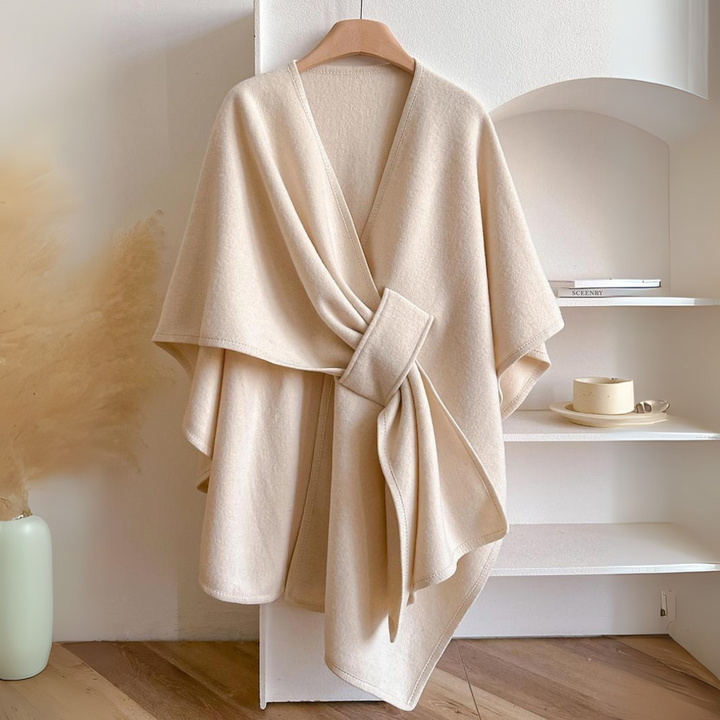 Elegante drapierte Damen Wickelweste in Beige mit Taillengürtel, ideal für einen stylischen Sommerlook.