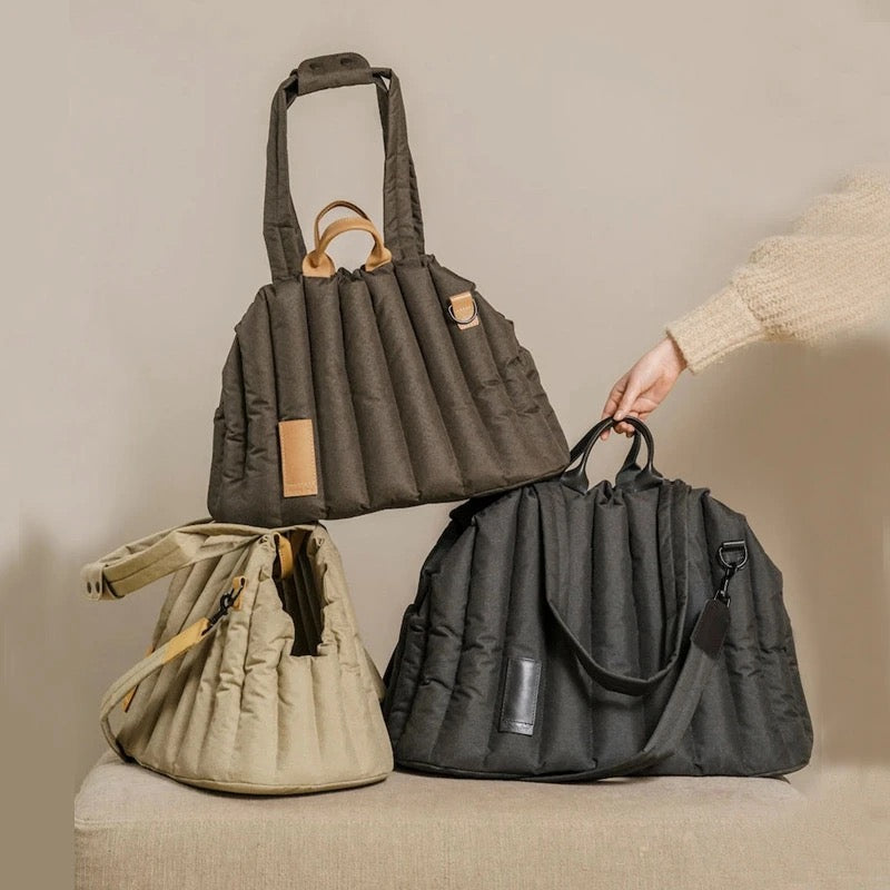 Elegante faltbare Haustier-Tragetasche, beige, mit weicher Polsterung und vielseitigen Tragemöglichkeiten für Stil und Komfor