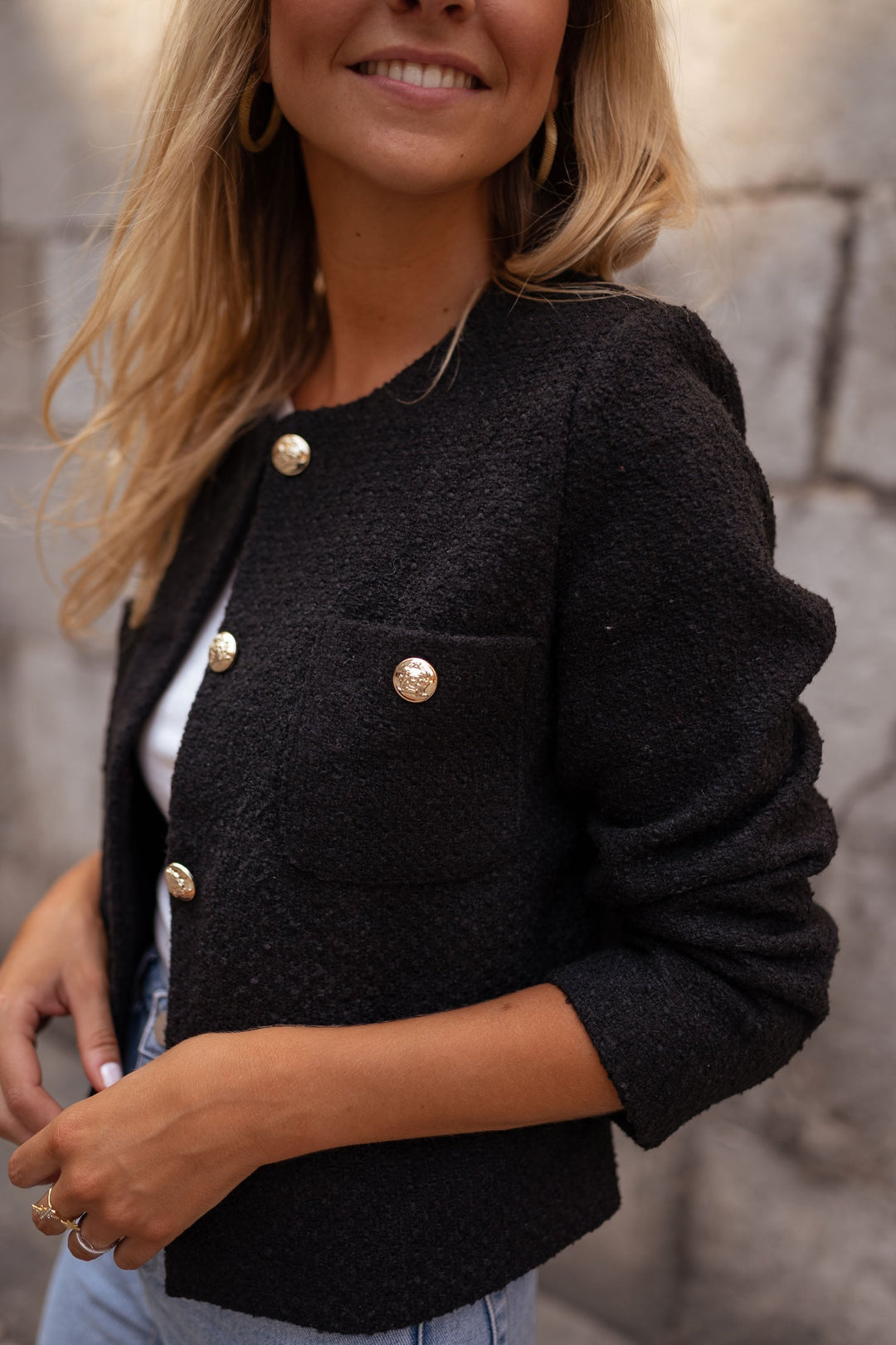Elegante Frauen Herbstjacke mit klassischem Knopfverschluss. Ideal für stilvolle Herbst-Outfits.
