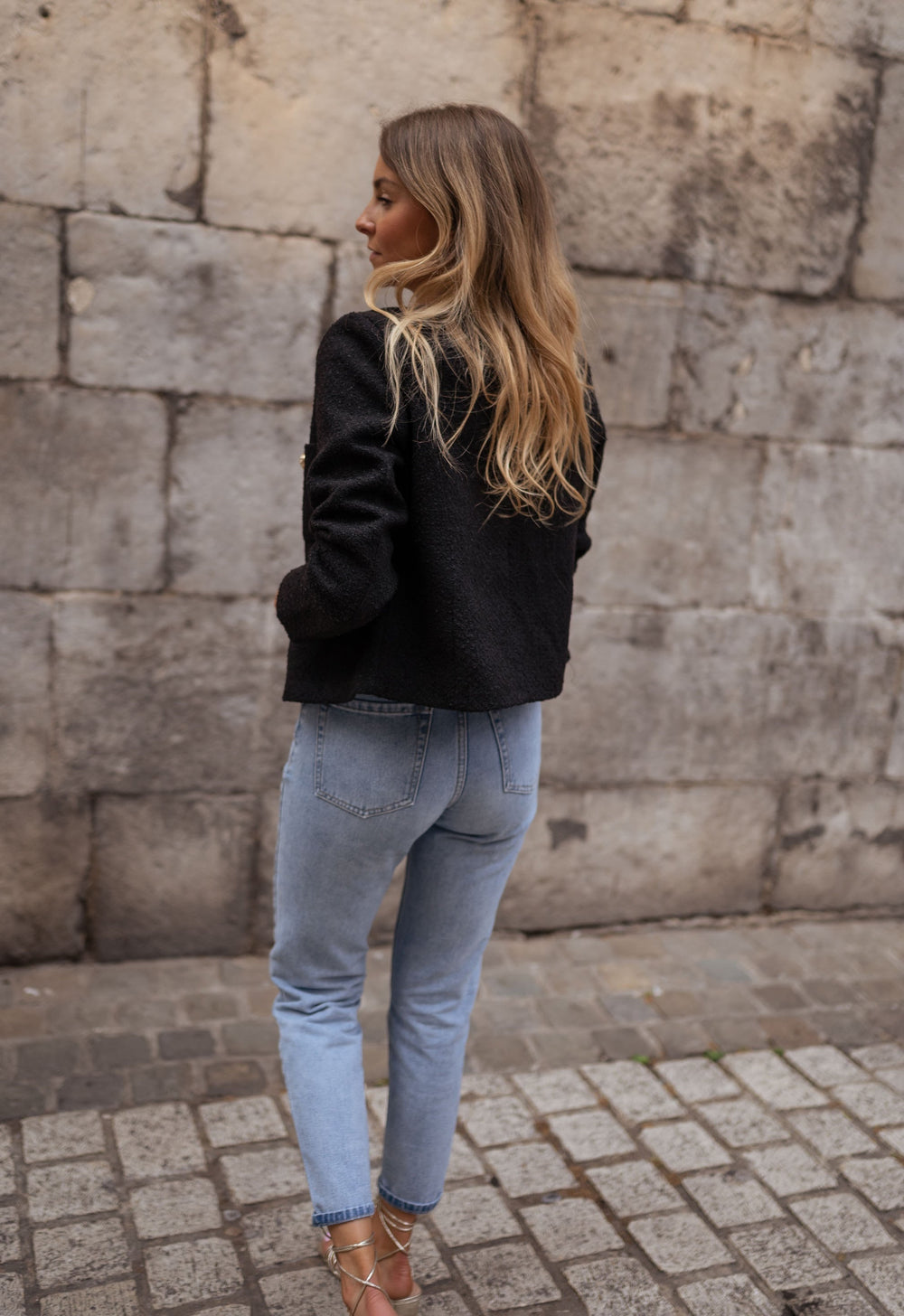 Taillierte Damen Herbstjacke mit Knopfverschluss. Modische Übergangsjacke für Büro & Freizeit.