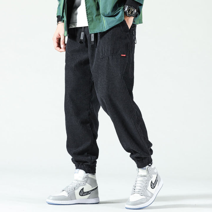 Stilvolle Herren Cordhose für jeden Anlass. Elegante Freizeithose in moderner Herrenmode für den Alltag.