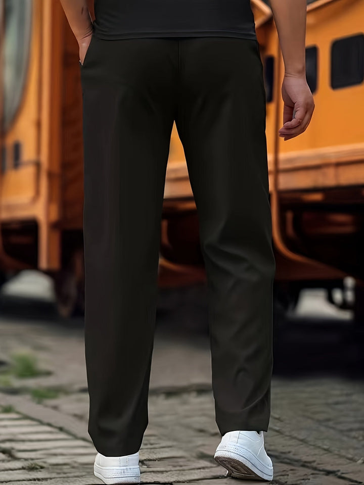 Elegante Herren-Jogginghose mit klassischem Design und praktischen Taschen, ideal für Alltag und Freizeit, in Grau.