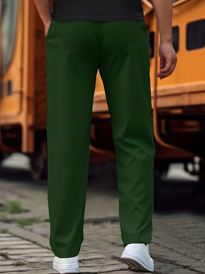 Elegante Herren-Jogginghose mit klassischem Design und praktischen Taschen, ideal für Alltag und Freizeit, in Grau.