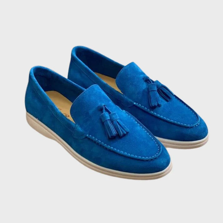 Hochwertige Herren Loafer: Detaillierte Ansicht der Verarbeitung und zeitloser Stil für Komfortschuhe.