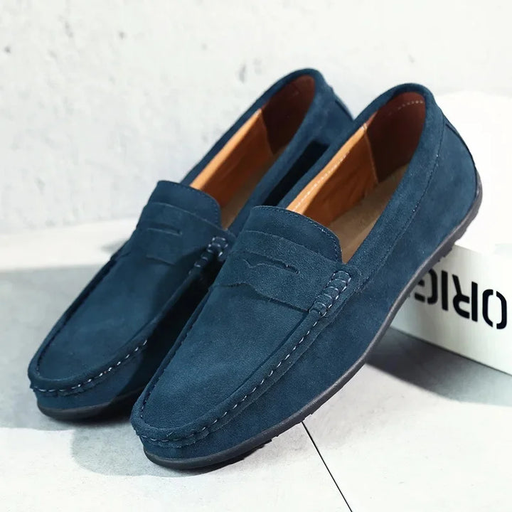 Zeitlose Herren Penny Loafers in Dunkelbraun, bequeme Slip-Ons für den Frühling, elegant & modern.