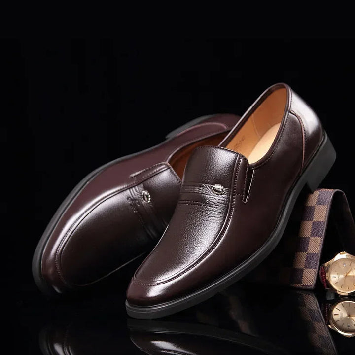 Elegante Herren-Schnürschuhe, ideal für gepflegte Frühlings-Looks. Klassische Business- und Freizeitschuhe in Leder.