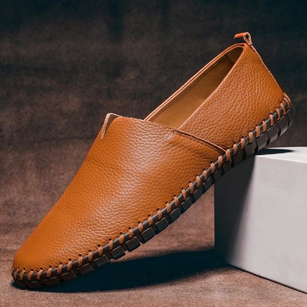Bequeme Herren Loafers in Slip-On-Design für den Frühling. Stilvolle Männerschuhe, perfekt für Casual & warme Tage.