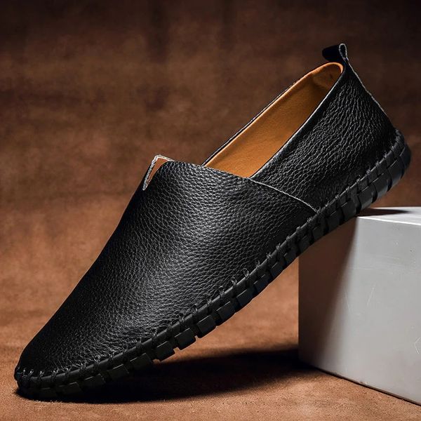 Stilvolle Herren Slip-On Loafers für Frühling und Sommer. Bequeme Freizeitschuhe für einen eleganten Casual-Look.