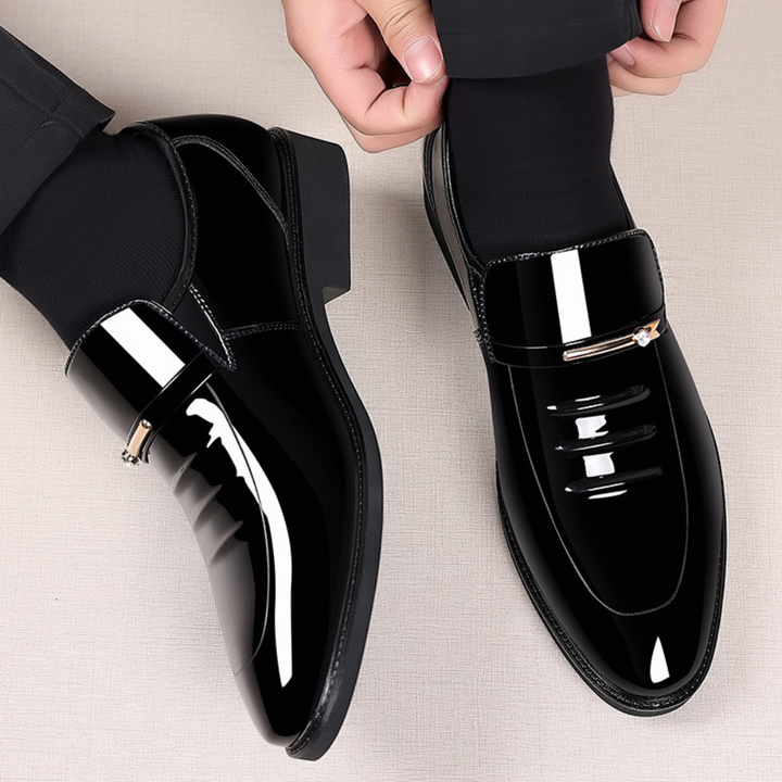 Stilvolle Herren Slipper. Klassische, leichte Sommerschuhe aus hochwertigem Material für Alltag & Büro.
