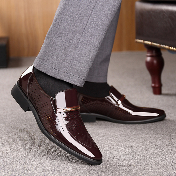 Moderne, stilvolle Herrenschuhe: Elegante Slip-On Loafers für vielfältige Anlässe im Frühling und Sommer.