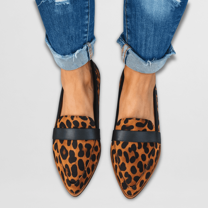 Spitze Jasmin Damen Loafers in Beige, bequeme Slip-Ons. Modische Frühlingsschuhe für eleganten Komfort.