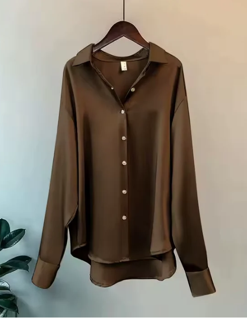 Klassische, elegante Damenbluse mit Button-Down Verschluss. Langarm, leicht & vielseitig für Sommer, Büro oder Freizeit.