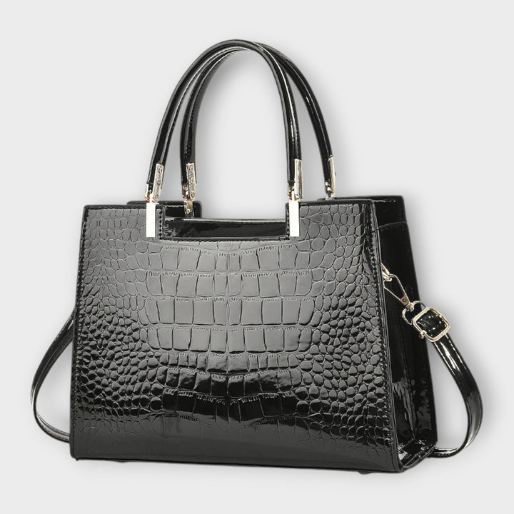 Stilvolle Damen Schultertasche, elegant von einer Frau getragen. Vielseitiges Accessoire für jeden Anlass.