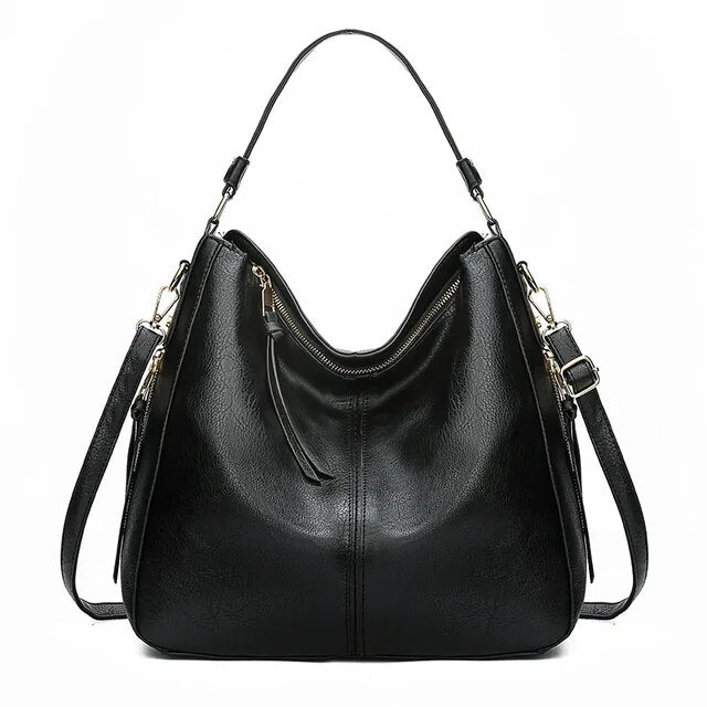 Modisches Accessoire: Elegante Damen Ledertasche. Klassischer Stil für moderne Outfits.