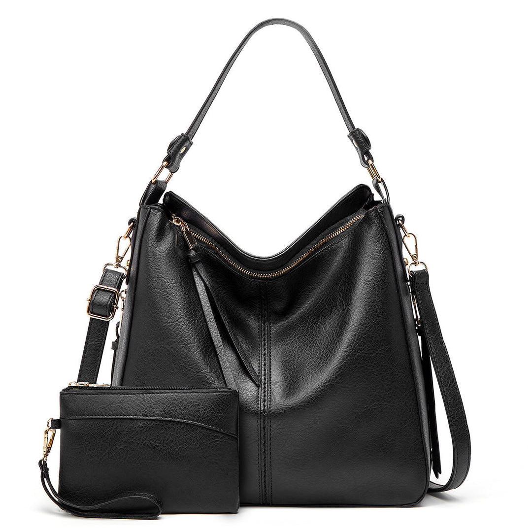 Detailaufnahme der edlen Ledertasche mit glänzendem Verschluss. Stilvolles Accessoire.