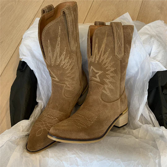 Klassische Damenschuhe: Schwarze elegante Stiefel mit Reißverschluss, modisch & komfortabel für Freizeit.