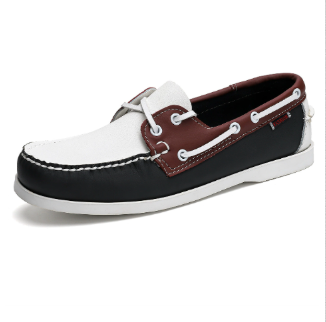 Nahaufnahme klassischer Herren-Schnürschuhe. Edle Halbschuhe für Männer, perfekt für Frühling, Business & Komfort.