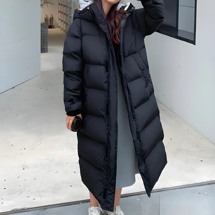 Elegante, lange Damen Winterjacke in Schwarz. Optimaler Kälteschutz & Komfort für kalte Tage. Modischer Wintermantel.