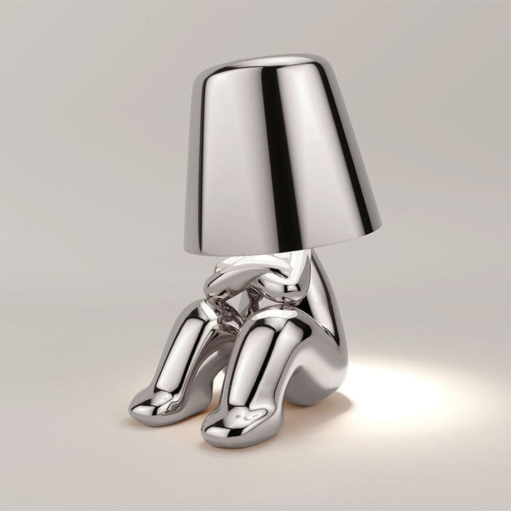 Design-Tischlampe mit LED. Modernes Statement-Stück, das warmes Licht in Ihr Wohn- oder Schlafzimmer bringt.