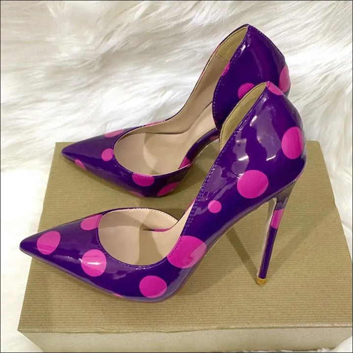 Elegante lila Damen High Heels aus Spitze mit bequemem Absatz, ideal für Abendveranstaltungen und Partys.