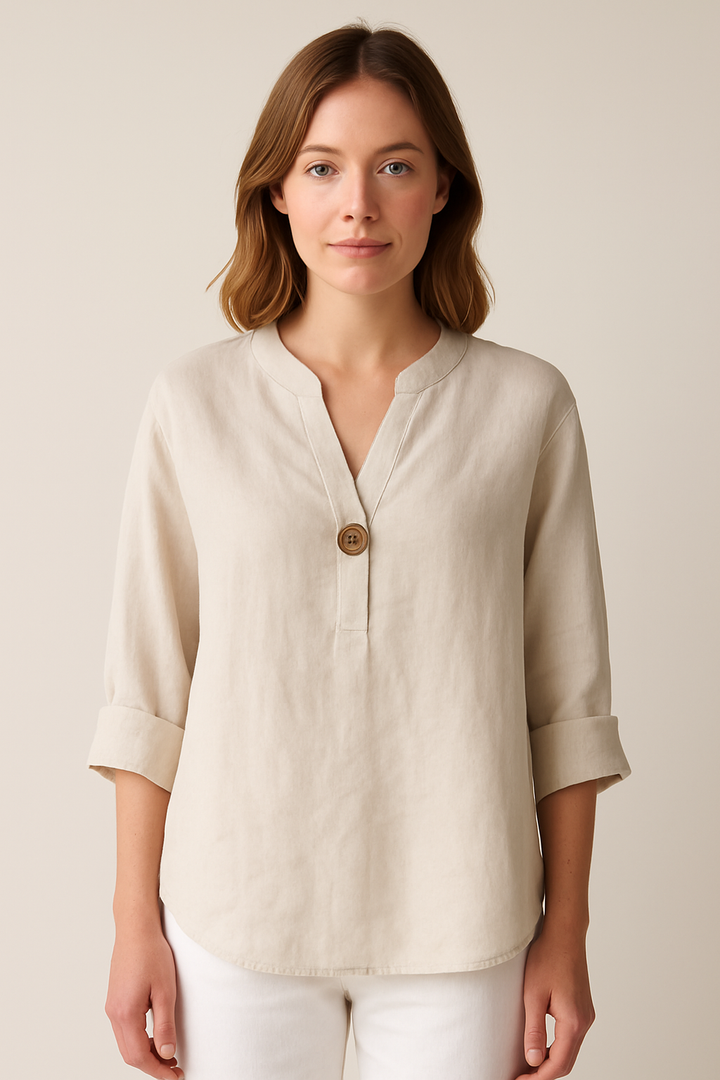 Elegante, locker sitzende Damenbluse mit V-Ausschnitt und raffinierten Knopfdetails für stilvolle Sommer-Outfits.