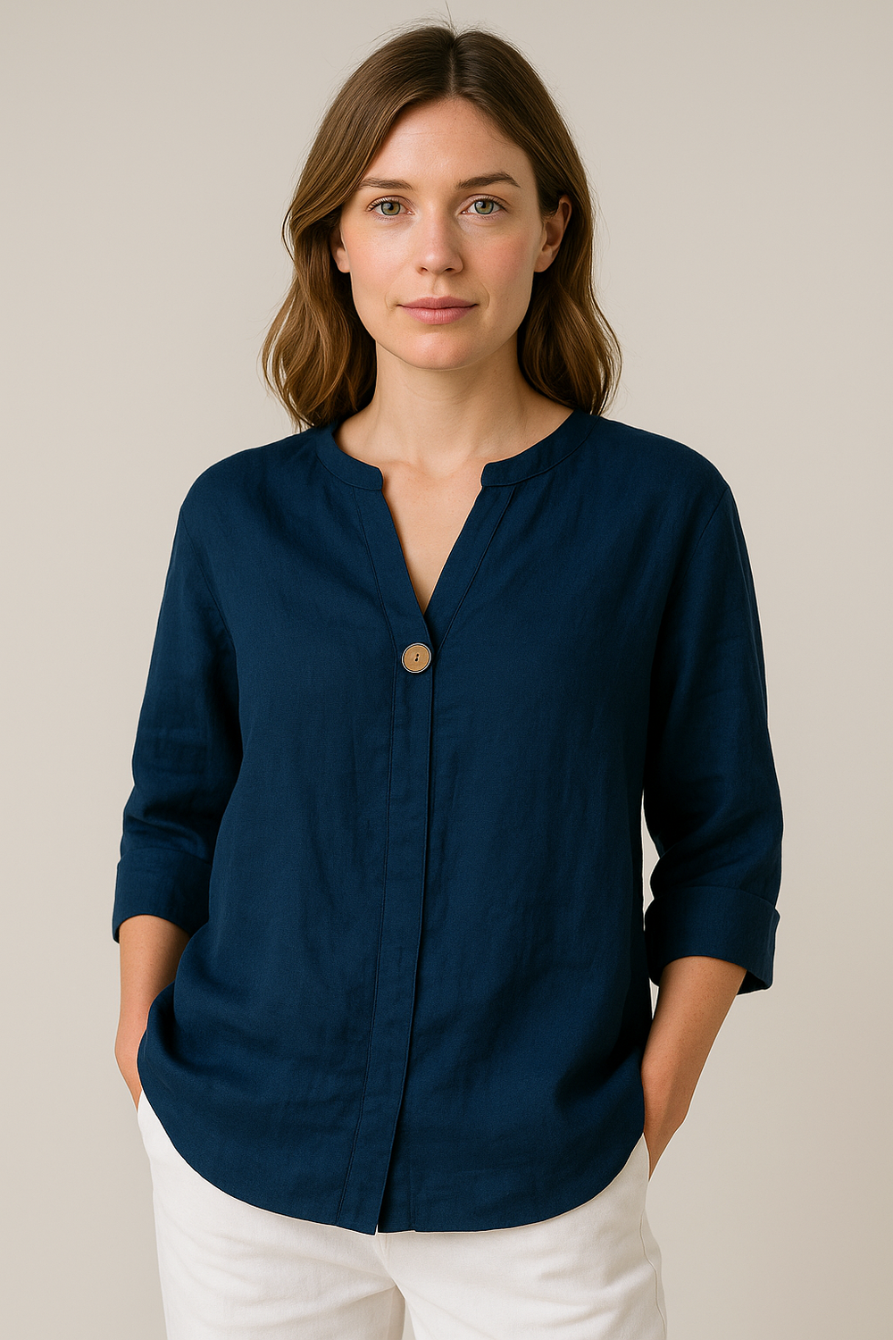 Komfortable Freizeitbluse für Damen mit V-Ausschnitt & dekorativen Knöpfen; perfekt für casual und vielseitige Looks.