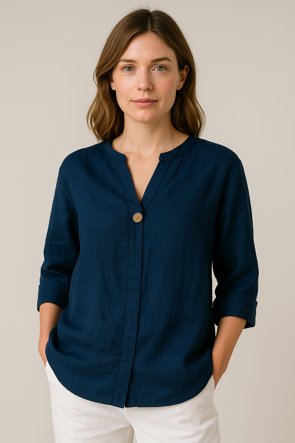 Komfortable Freizeitbluse für Damen mit V-Ausschnitt & dekorativen Knöpfen; perfekt für casual und vielseitige Looks.
