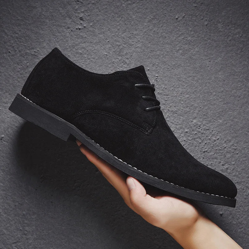 Hochwertige, klassische Herren Frühling Schnür-Derbyschuhe. Minimalistisches Design für stilvolle Auftritte.