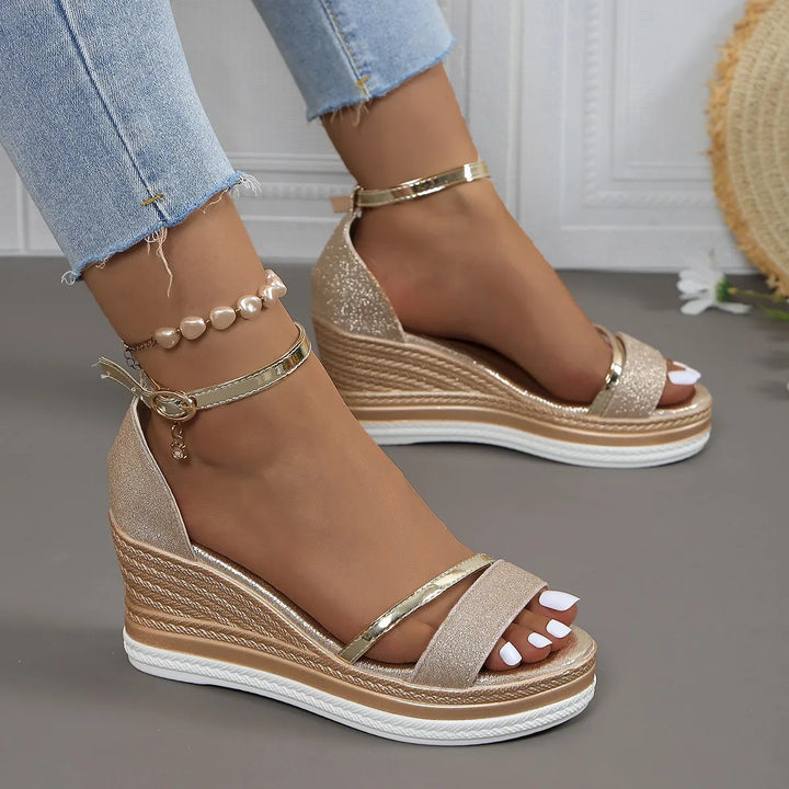 Detailansicht der Sohle: Orthopädische Damen Sandalen für optimalen Fußkomfort und leichte Sommerschuhe.