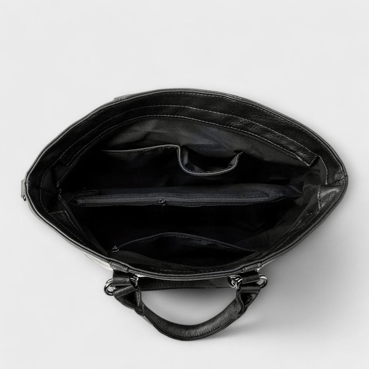 Dame trägt elegante Damen-Schultertasche, stilvolle Businesstasche für Business und Büroalltag.
