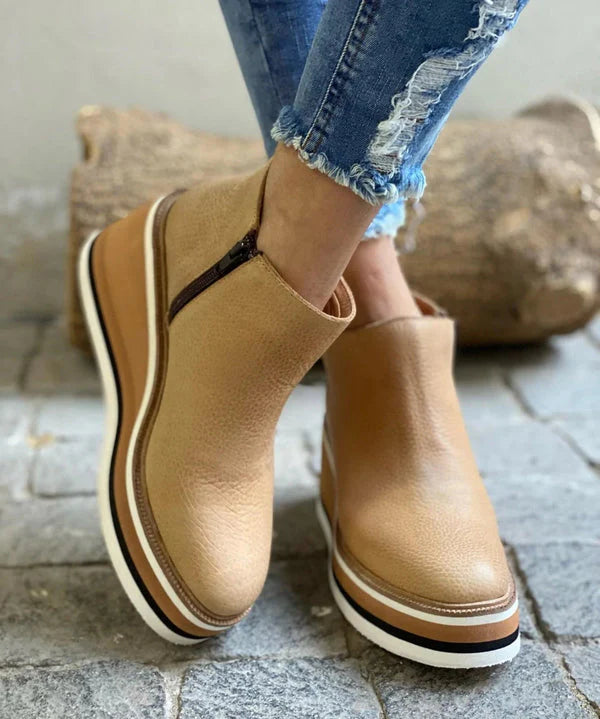 Moderne braune Damen Stiefeletten mit praktischem Reißverschluss, ideale Komfortschuhe für Herbst und Winter.