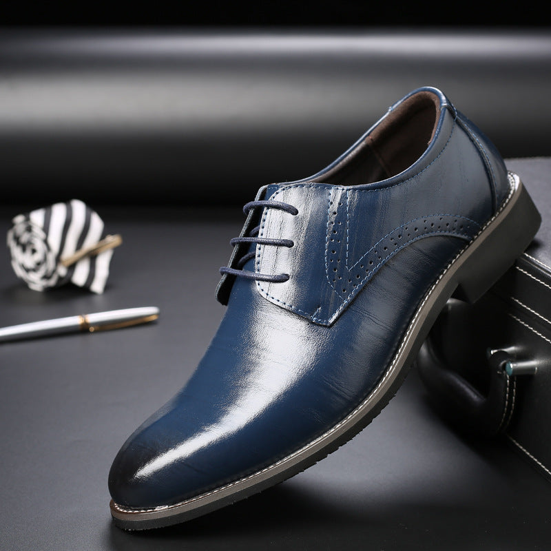 Vorderansicht eleganter Herren Businessschuhe. Zeitloses Design mit Komfort, ideal als Büro- oder Freizeitschuh.