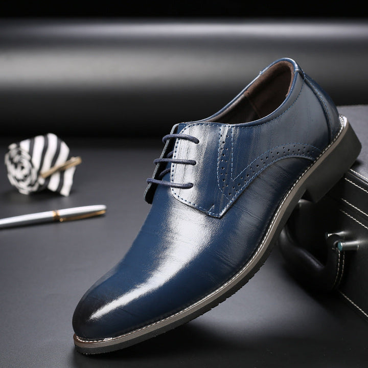 Vorderansicht eleganter Herren Businessschuhe. Zeitloses Design mit Komfort, ideal als Büro- oder Freizeitschuh.