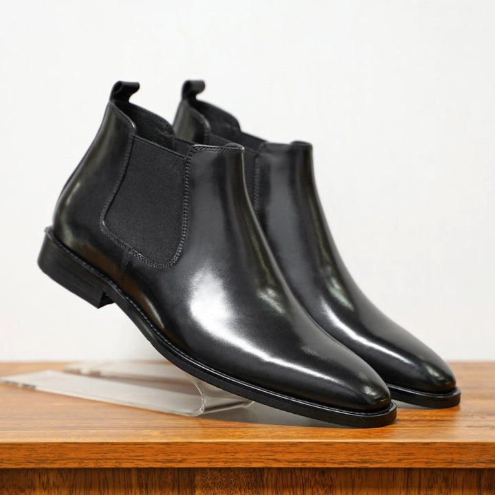 Elegante schwarze Herren Chelsea Boots, klassische Slip-On Stiefel für Business Casual und formelle Anlässe.