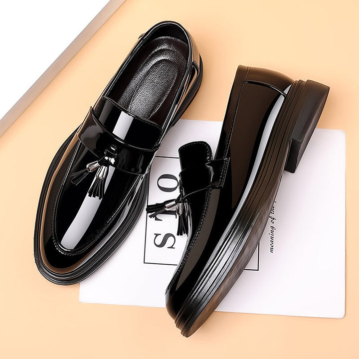 Vielseitige schwarze Herren Halbschuhe, atmungsaktiv & flexibel. Geeignet als Business- oder Freizeitschuh.