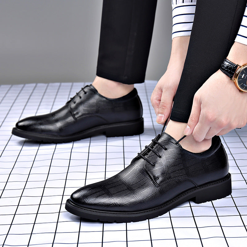 Detailansicht eleganter Herren Halbschuhe mit feiner Naht, hochwertige Businessschuhe für komfortablen Alltag.