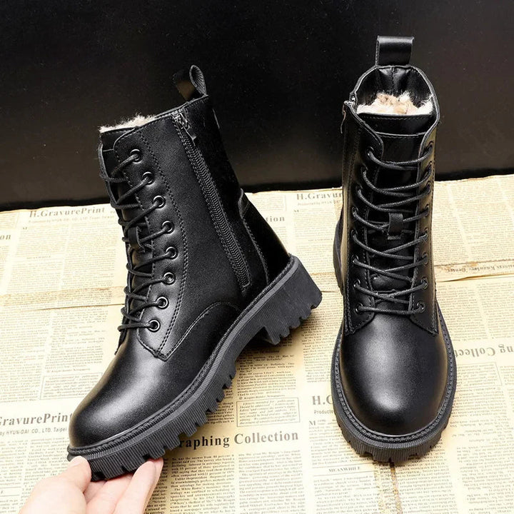 Elegante schwarze Leder Damen Winterstiefel mit Plüschfutter, robust und stilvoll, perfekte Wahl für kalte Tage.