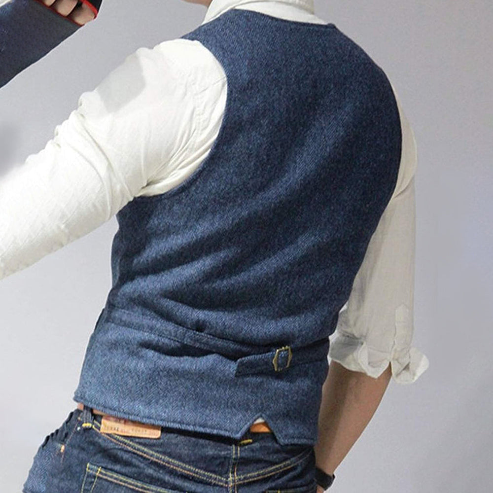 Hochwertige Herrenweste, vielseitig kombinierbar für stilvolle Herrenmode. Perfektes Oberteil für formelle Outfits.