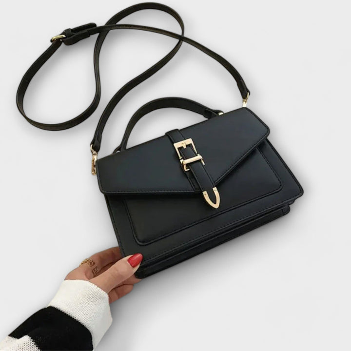 Damen-Accessoire: Elegante strukturierte Tasche. Perfekte Schultertasche für einen klassischen, stilvollen Auftritt.