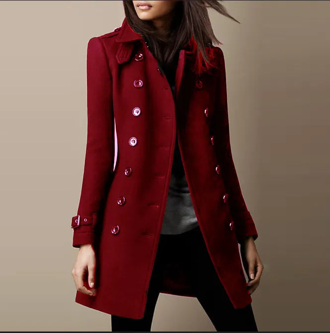Stilvolle Damen Winterjacke, tailliert mit elegantem Knopfverschluss, warmer Klassiker für Wintermode.