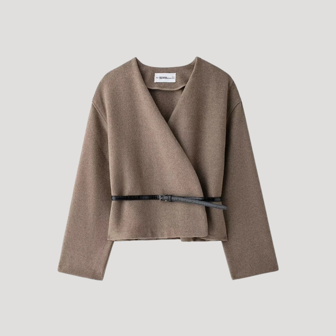 Elegante taupe Damen Wickeljacke mit Gürtel, perfekt für den Frühling. Vielseitige Übergangsjacke für stilvolle Outfits.