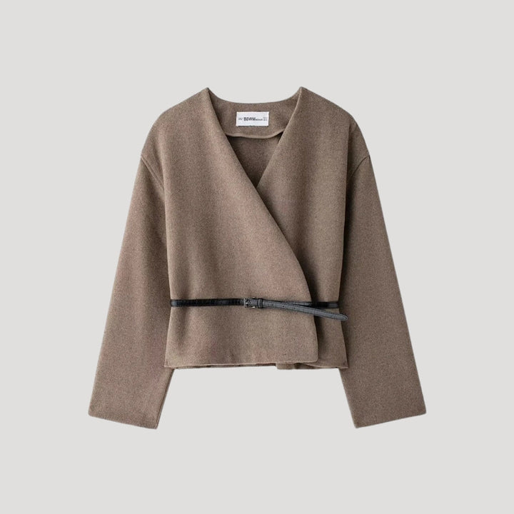 Elegante taupe Damen Wickeljacke mit Gürtel, perfekt für den Frühling. Vielseitige Übergangsjacke für stilvolle Outfits.