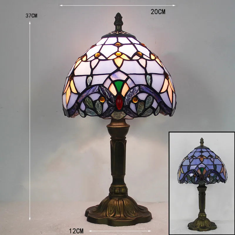 "Elegante Tiffany Schreibtischlampe mit mediterranen Mustern, flexibler Schwanenhals, antike Ausstrahlung für Wohnräume."