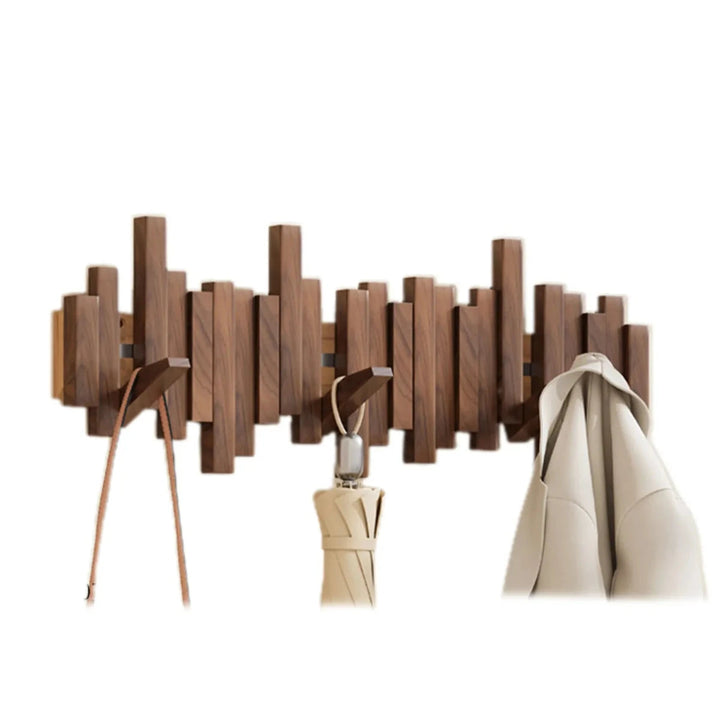 Elegante und platzsparende Wandgarderobe aus Holz; schafft Ordnung im Flur mit modernem, massivem Design.