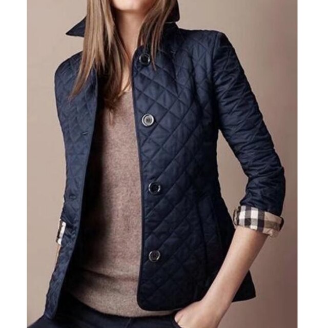 Elegante, warme Damen Steppjacke für die Übergangszeit, ideal für stilvolle Herbstlooks.