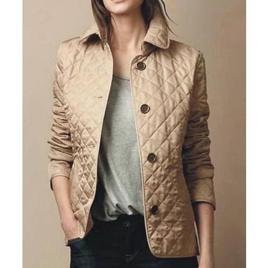 Moderne Damen-Steppjacke, tailliert geschnitten, perfekt als leichte Übergangsjacke für kühle Tage.