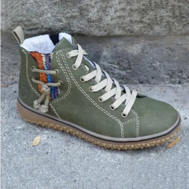 Elegante Damen Winterstiefel in Braun, Vintage-Look mit rutschfester Sohle und warmem Futter.