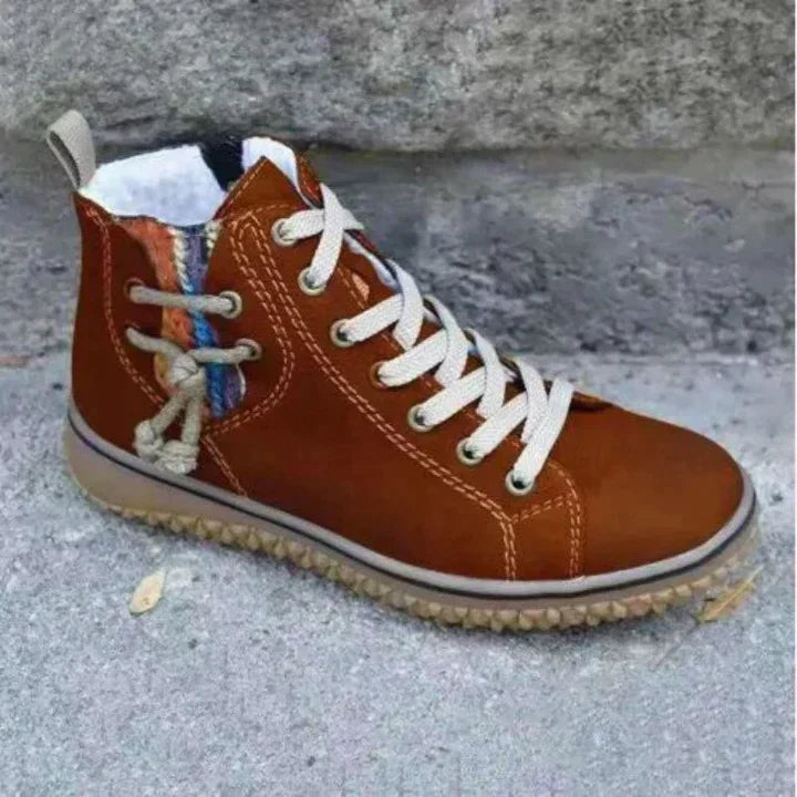 Elegante Damen Winterstiefel in Braun, Vintage-Look mit rutschfester Sohle und warmem Futter.