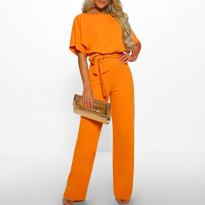 "Eleganter beige Damen Jumpsuit, femininer Schnitt, betont Konturen, ideal für Dinnerpartys und Ausflüge, vielseitig stilvoll